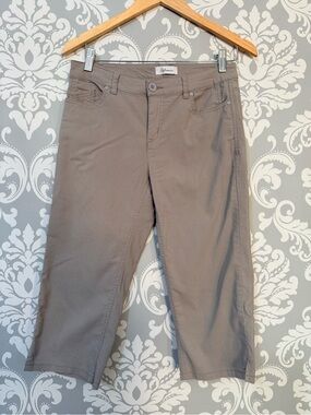 💫10/$25 • Reitmans Light Grey Crop Pants